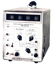 １０進計数器を使用した 我国初の周波数カウンタ （1957年　タケダ理研工業製）